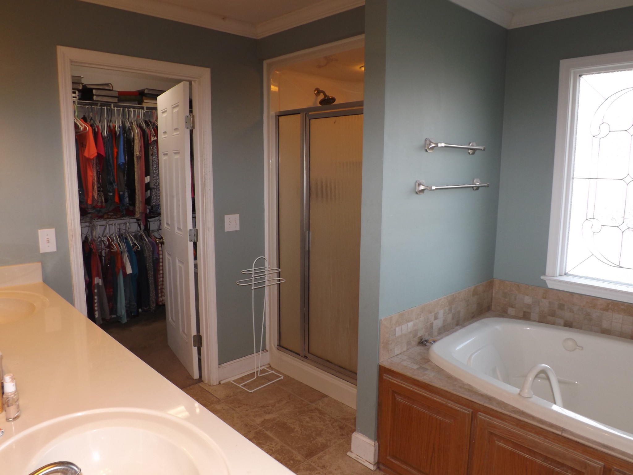 2591 Briar Patch Road Prospect, TN 38477 - Photo 19 of 48 a bathroom with a tub a sink and a large mirror