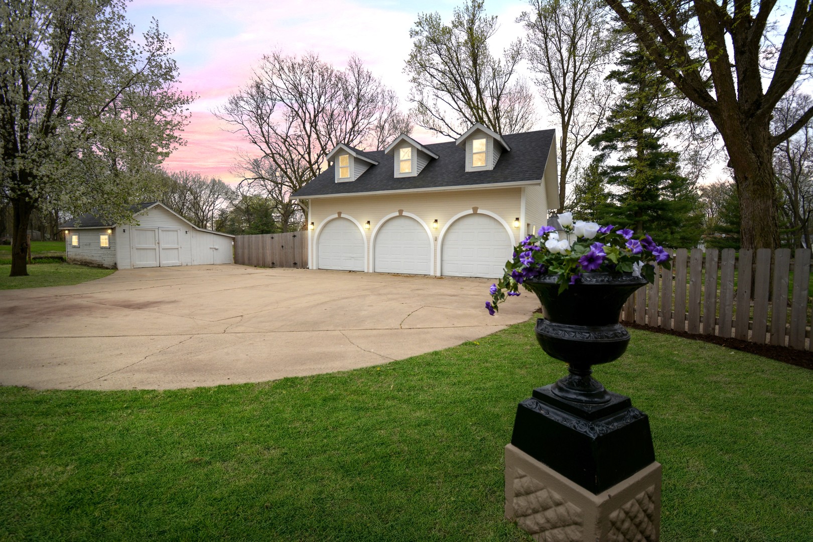 1005 West Hovey Avenue Normal, IL 61761 - Photo 5 of 86