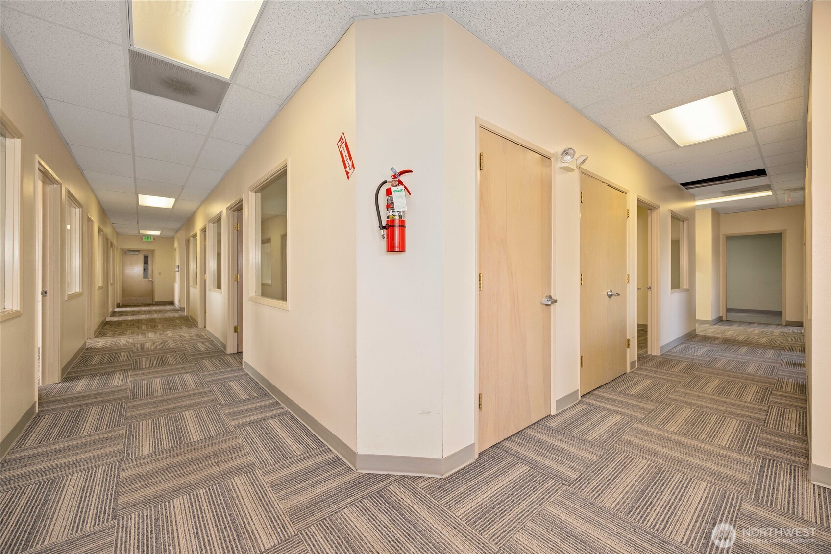 325 North Chelan Avenue, Unit A Wenatchee, WA 98801 - Photo 18 of 28 a view of a hallway