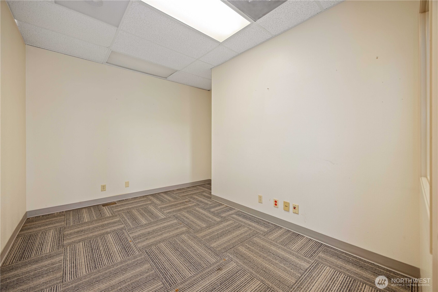 325 North Chelan Avenue, Unit A Wenatchee, WA 98801 - Photo 19 of 28 a view of a room