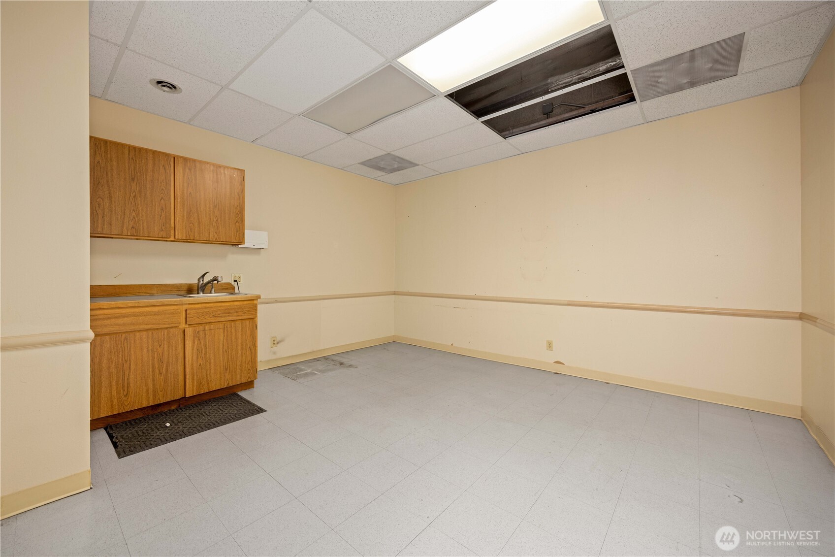 325 North Chelan Avenue, Unit A Wenatchee, WA 98801 - Photo 25 of 28 a view of storage and utility room with washer and dryer
