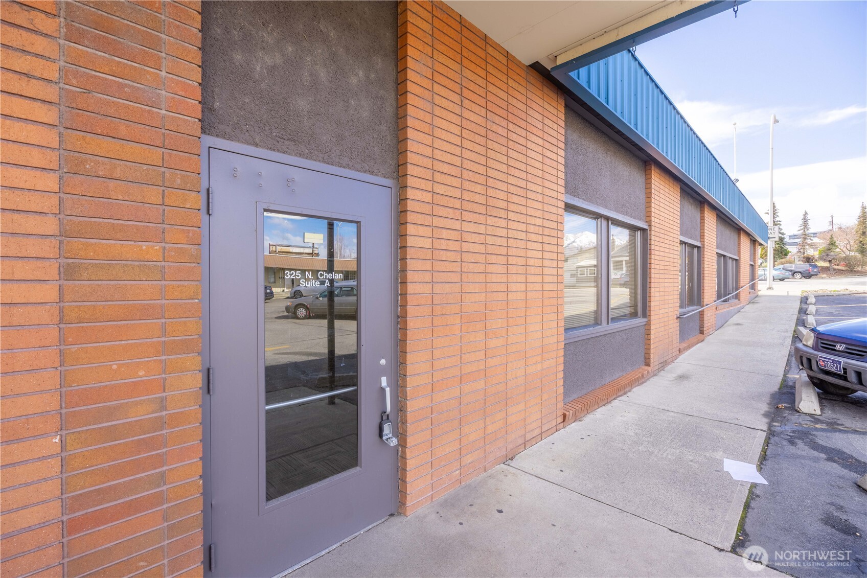 325 North Chelan Avenue, Unit A Wenatchee, WA 98801 - Photo 9 of 28 a view of a balcony and refrigerator