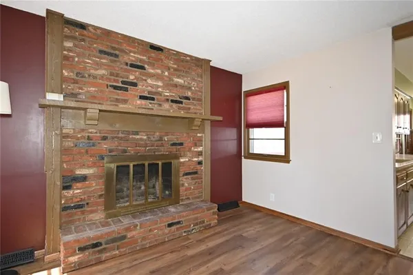 $325,000 | 8510 North 9th Highway, Parkville, MO 64152