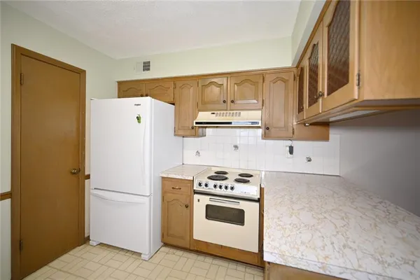 $325,000 | 8510 North 9th Highway, Parkville, MO 64152