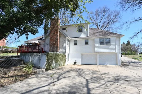 $325,000 | 8510 North 9th Highway, Parkville, MO 64152