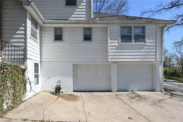 $325,000 | 8510 North 9th Highway, Parkville, MO 64152