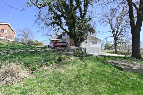 $325,000 | 8510 North 9th Highway, Parkville, MO 64152