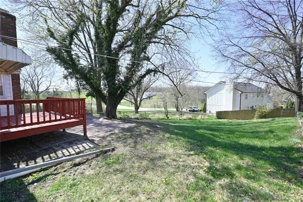 $325,000 | 8510 North 9th Highway, Parkville, MO 64152