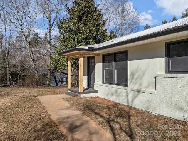 $338,000 | 815 Peniel Road, Columbus, NC 28722