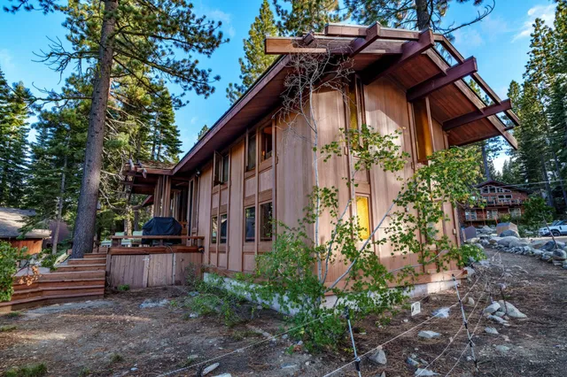 a view of a house with a small yard