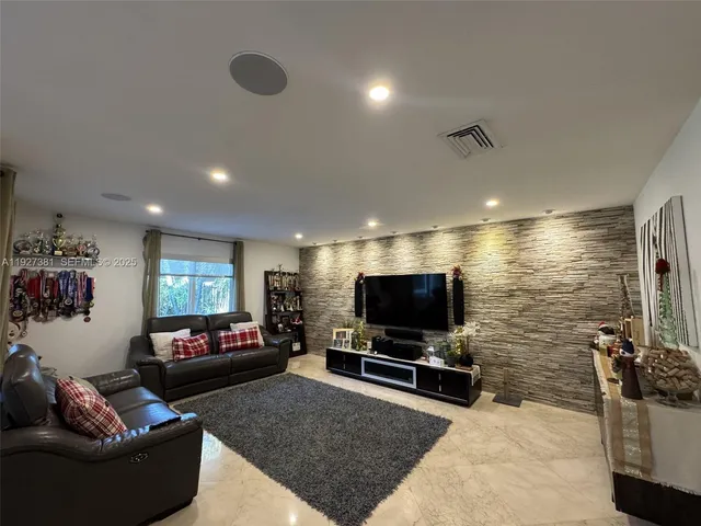 $6,900 | 10973 Northwest 53rd Lane, Doral, FL 33178