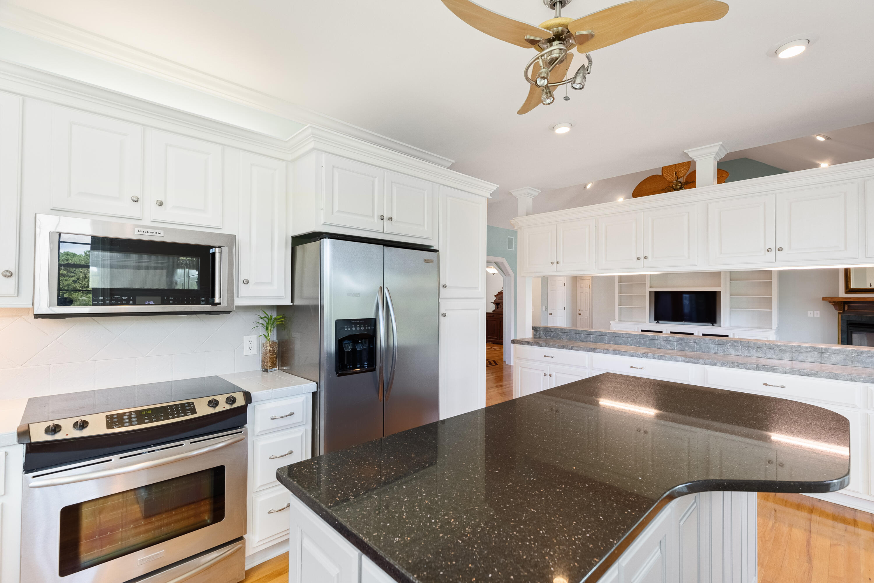 313 Jamesbury Road Charleston, SC 29492 - Photo 10 of 46 Great kitchen