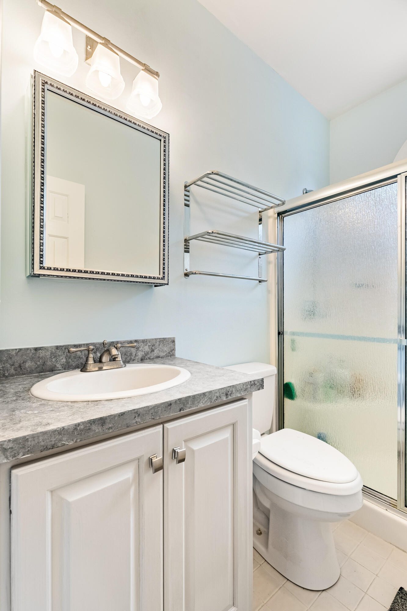 313 Jamesbury Road Charleston, SC 29492 - Photo 16 of 46 2nd bath