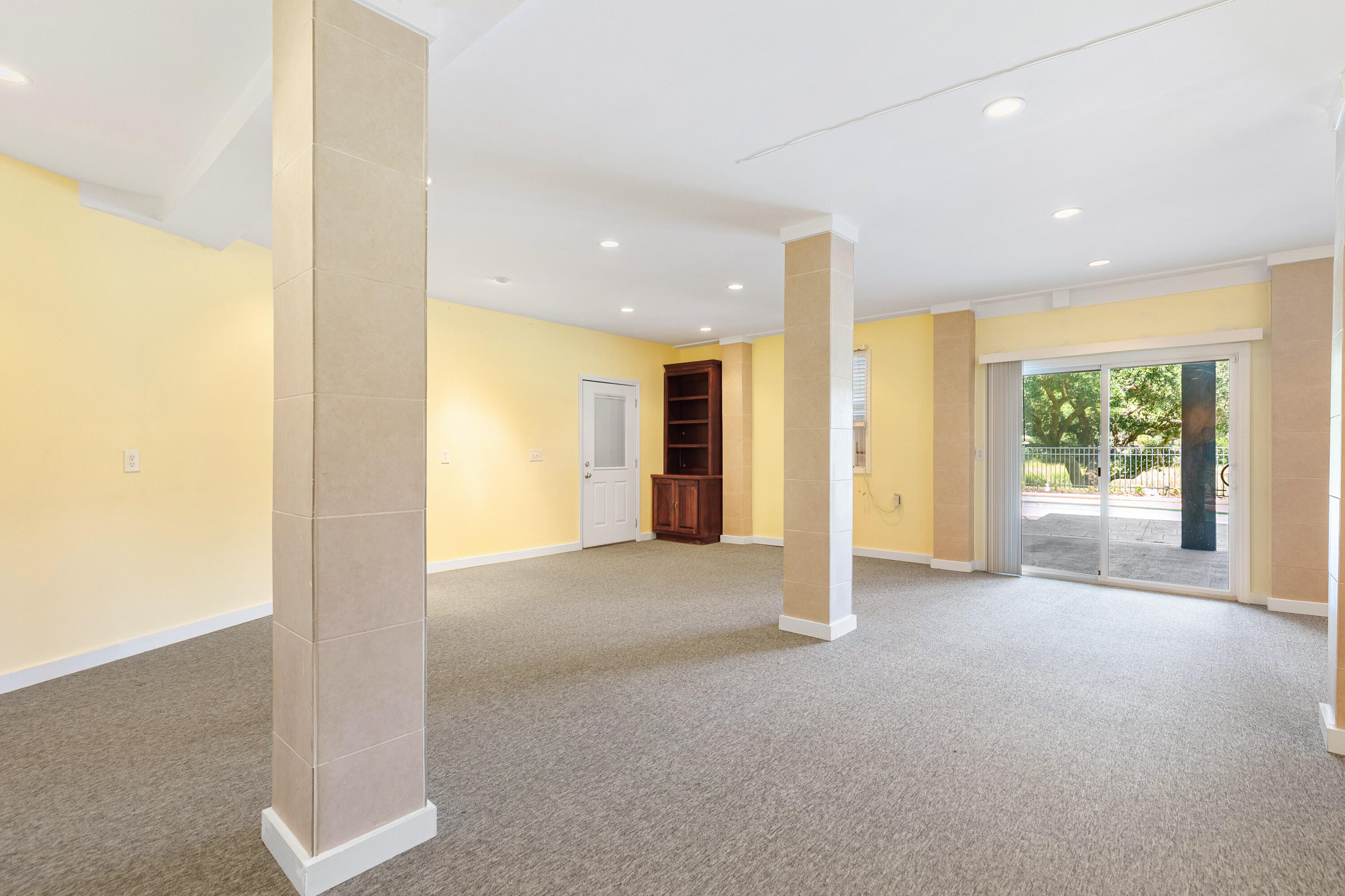 313 Jamesbury Road Charleston, SC 29492 - Photo 20 of 46 Lower level game/pool room