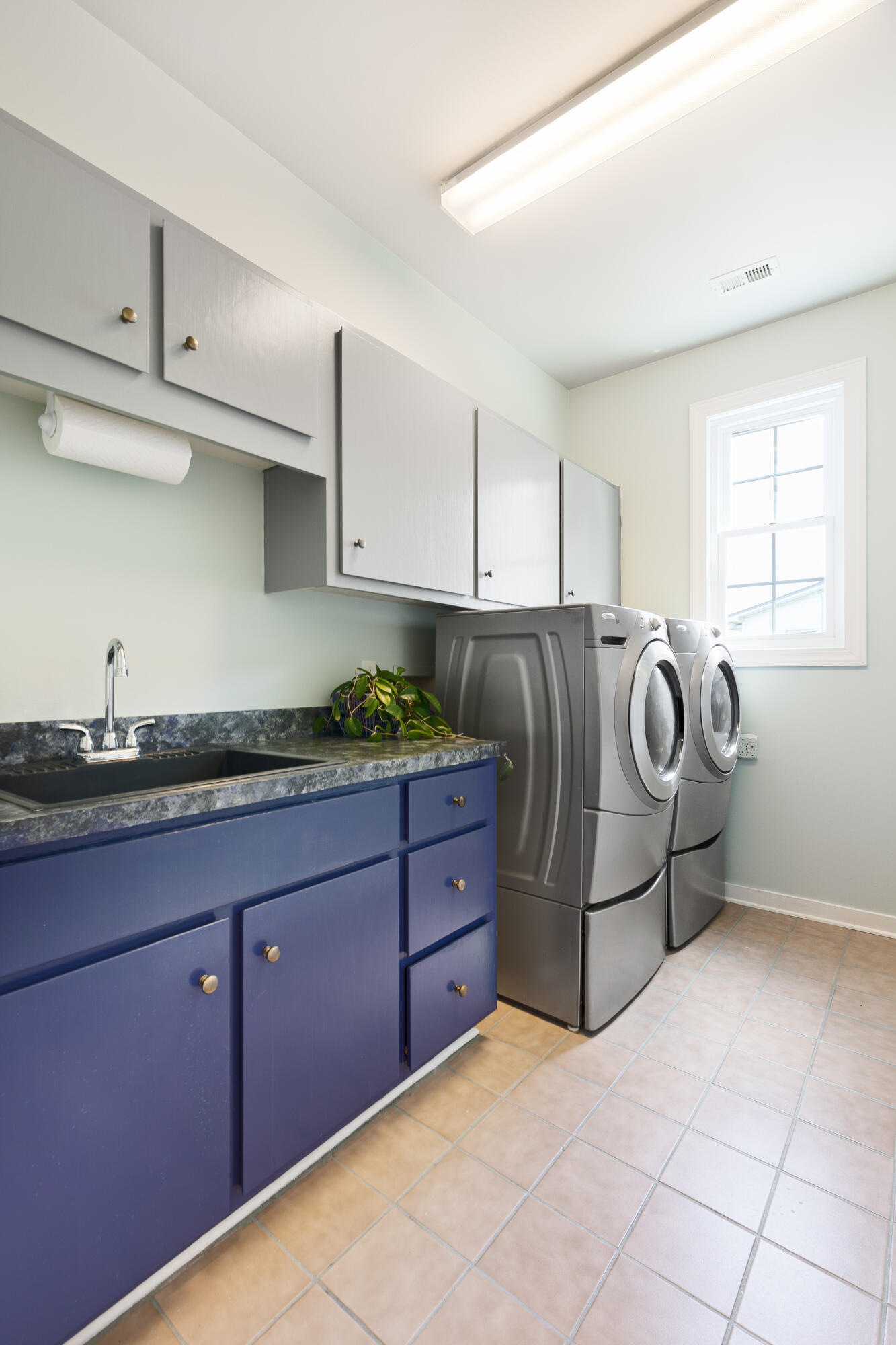 313 Jamesbury Road Charleston, SC 29492 - Photo 25 of 46 Upstairs laundry room