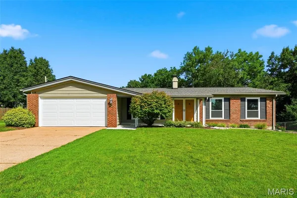 $379,900 | 4970 Fernhill Drive, St. Louis, MO 63128