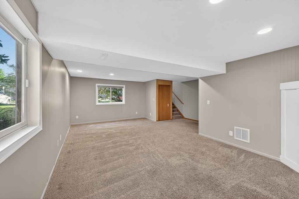 5920 Belfry Lane Northwest Rochester, MN 55901 - Photo 17 of 23