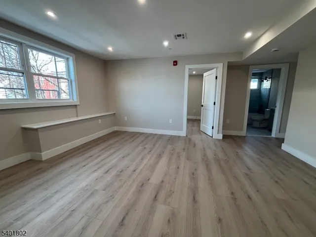 $2,595 | 136 Elm Street, Unit 202, Newark, NJ 07105