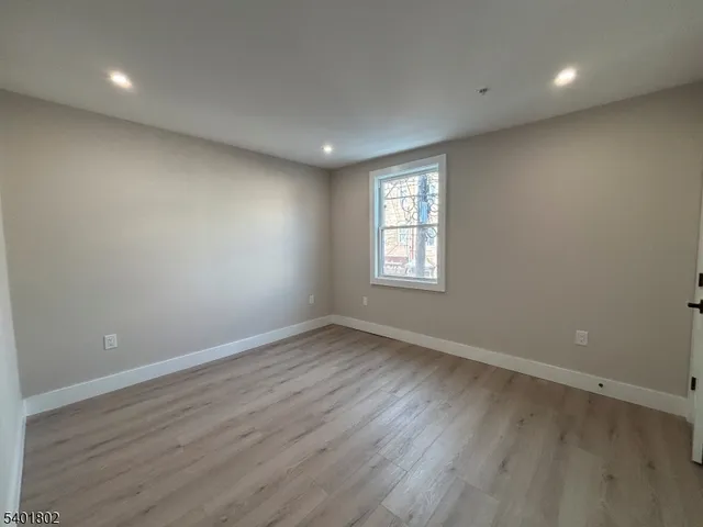 $2,595 | 136 Elm Street, Unit 202, Newark, NJ 07105