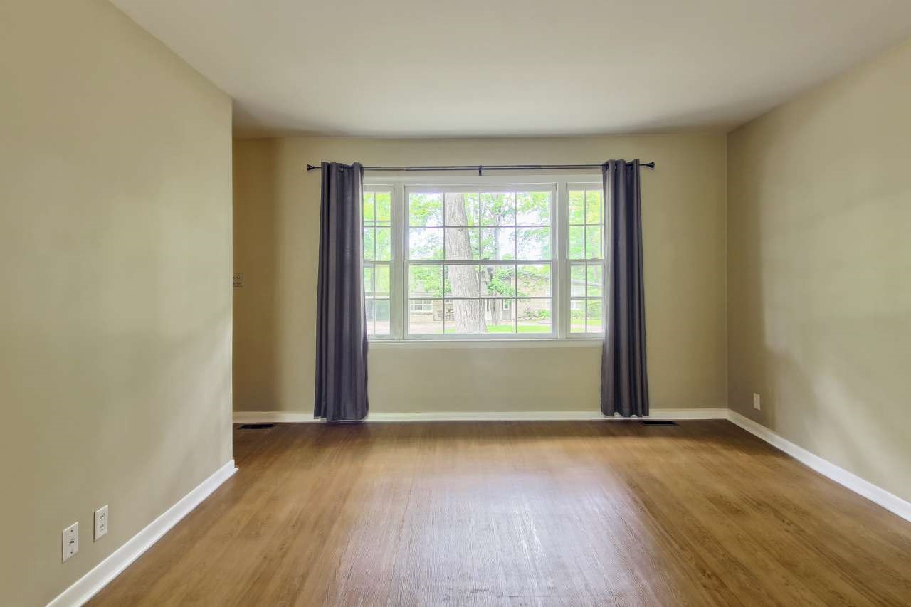 566 Bloomfield Road Traverse City, MI 49686 - Photo 5 of 22 1848028-4.JPG