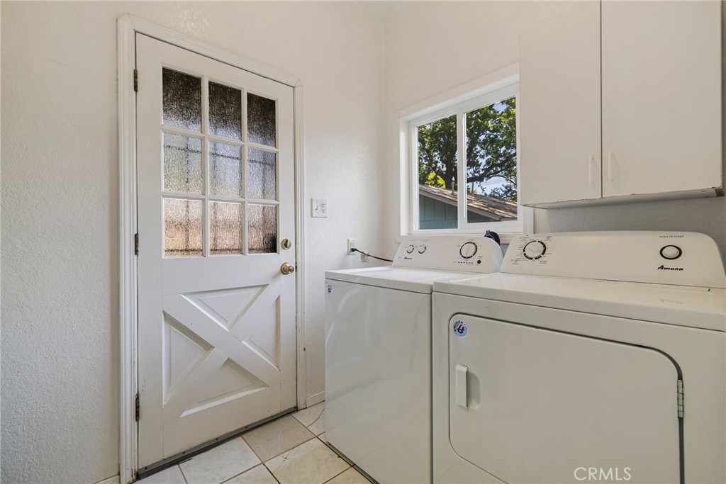 1617 Hemlock Street Chico, CA 95928 - Photo 13 of 60 a utility room with dryer and washer
