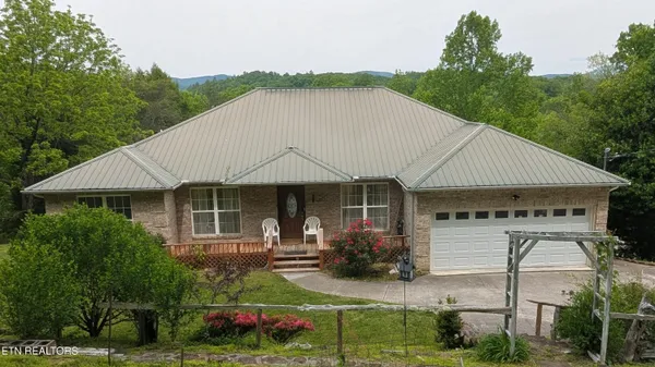 $475,000 | 777 Poplar Creek Road, Oliver Springs, TN 37840