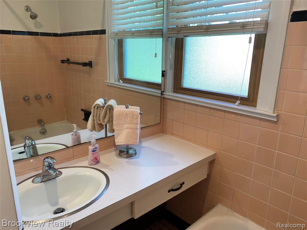 2424 West Auburn Road Rochester Hills, MI 48309 - Photo 27 of 29