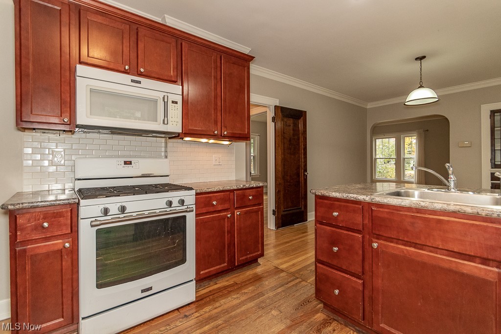 1345 Plainfield Road Cleveland, OH 44121 - Photo 11 of 33
