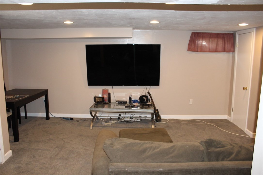 47 Crocus Street Warwick, RI 02886 - Photo 17 of 21 Gallery Image 17