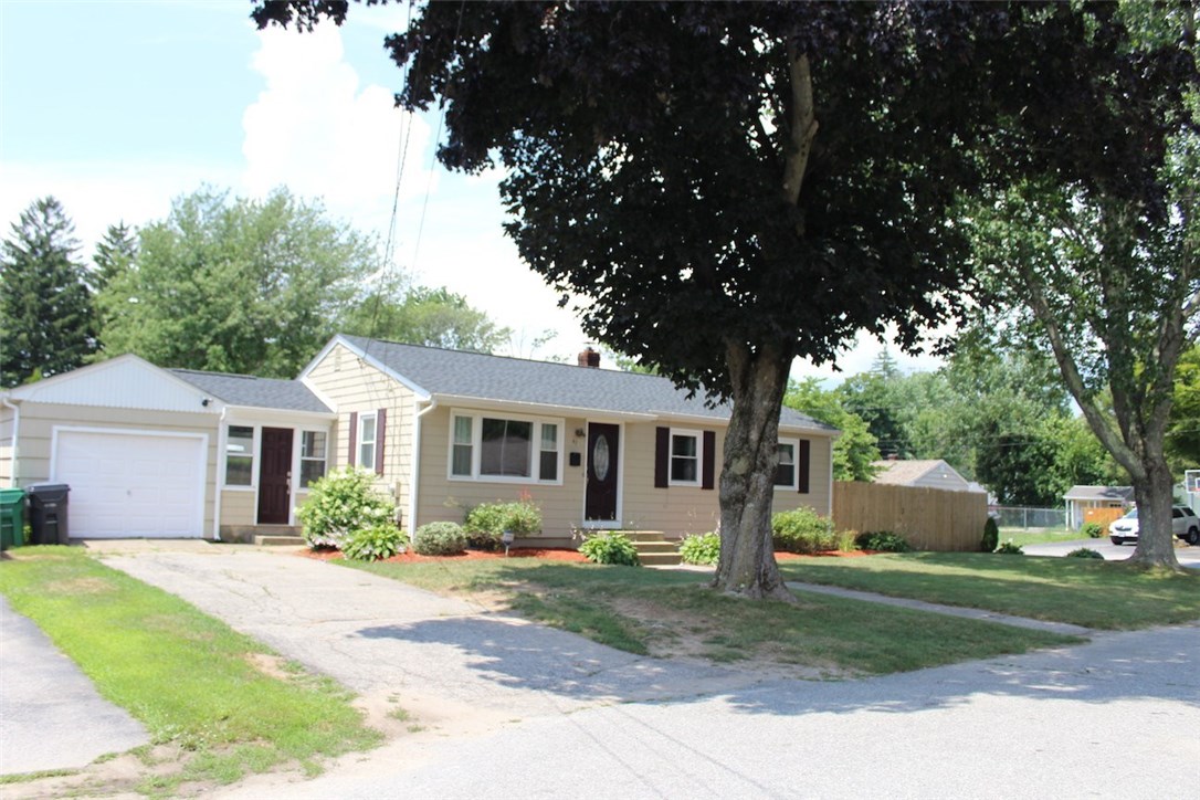 47 Crocus Street Warwick, RI 02886 - Photo 2 of 21 Gallery Image 2