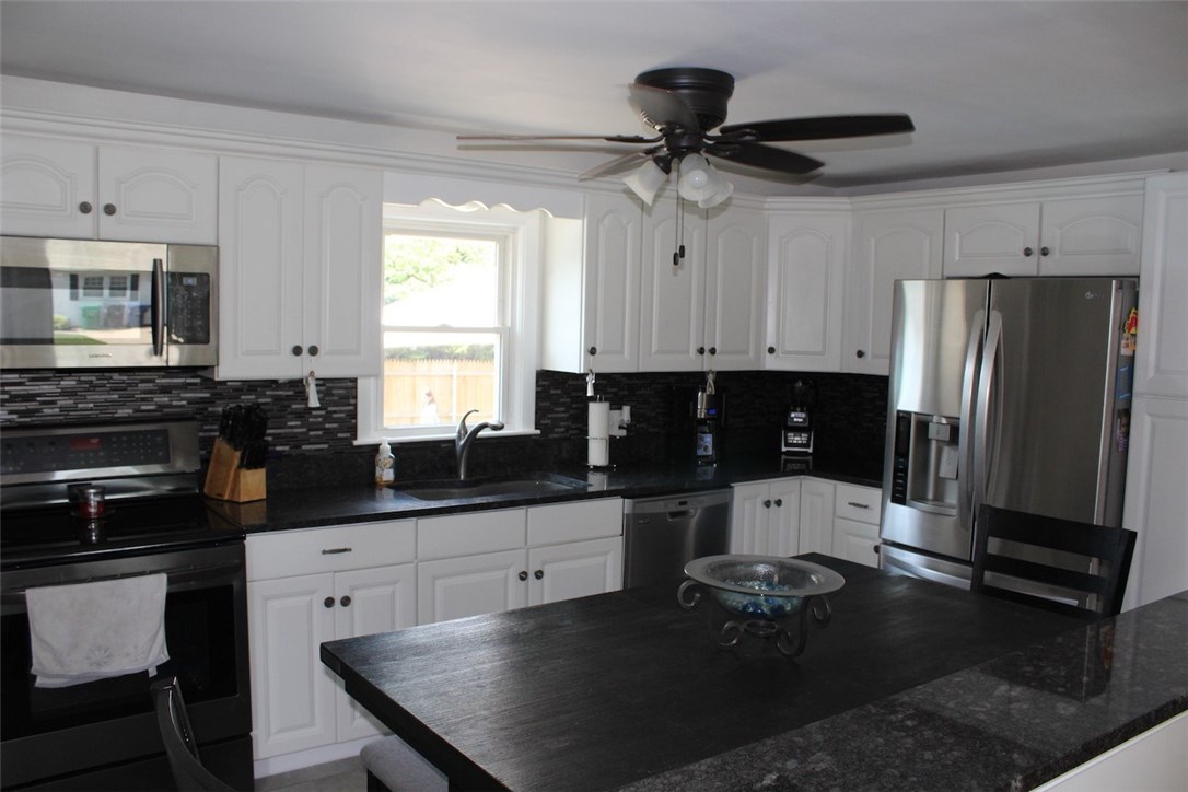 47 Crocus Street Warwick, RI 02886 - Photo 8 of 21 Gallery Image 8