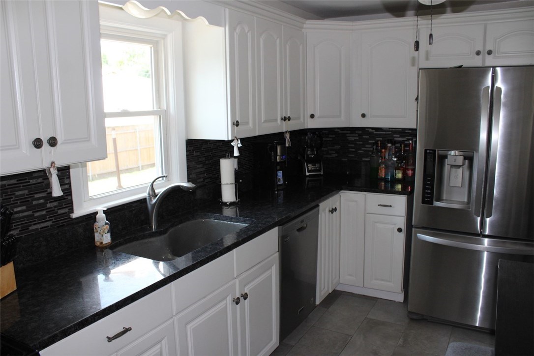 47 Crocus Street Warwick, RI 02886 - Photo 9 of 21 Gallery Image 9