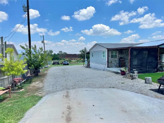 a view of a house with a backyard and plants