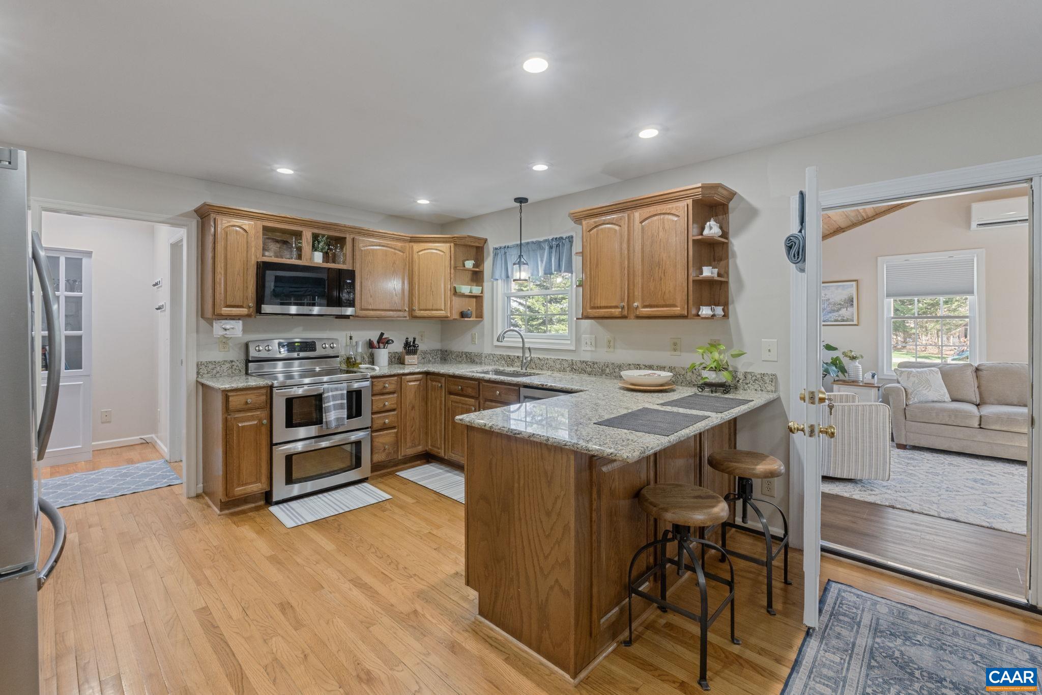 70 Riverside Drive Palmyra, VA 22963 - Photo 11 of 31 Breakfast bar