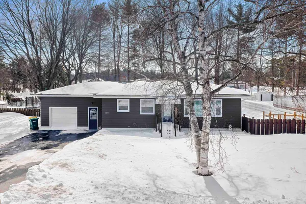 $174,999 | 1017 Edgewood Circle, Marinette, WI 54143