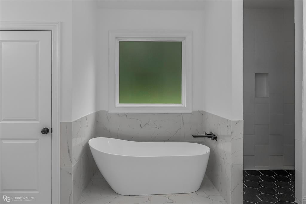 231 Ramsey Road Stonewall, LA 71078 - Photo 22 of 39 a bathroom with a bathtub