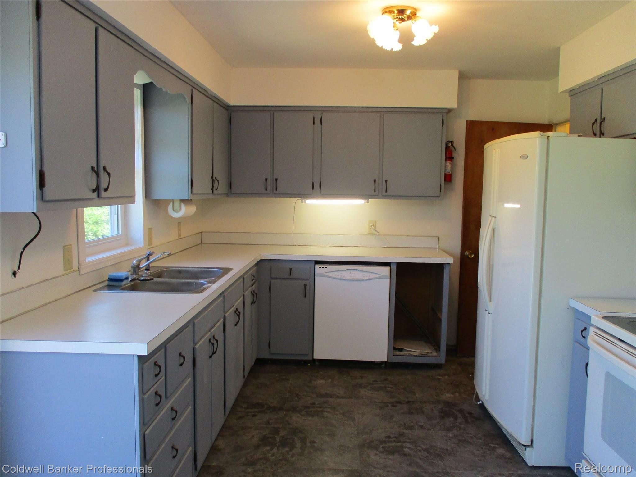 4405 East Lake Road Clio, MI 48420 - Photo 7 of 33 Kitchen.JPG