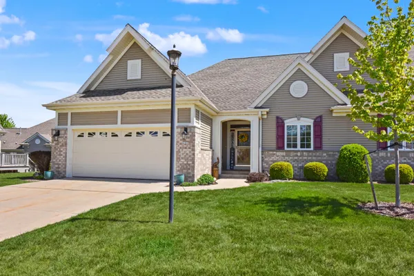 $574,900 | 2307 Silver Fox Court, Waukesha, WI 53188