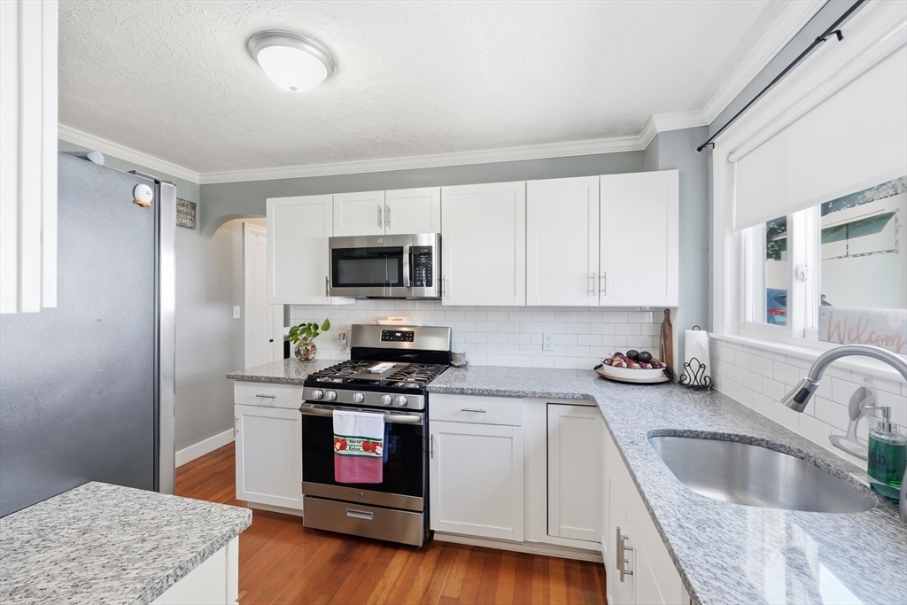 42 Volkmar Road Worcester, MA 01606 - Photo 3 of 33