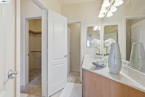 $325,000 | 5350 Dunlay Drive, Unit 412, Sacramento, CA 95835