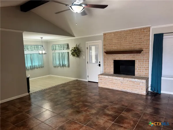 a view of livingroom with furniture