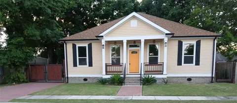 $279,000 | 2208 Marietta Street, Chalmette, LA 70043