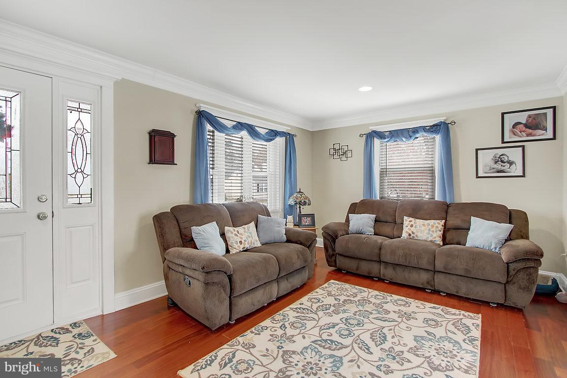 7902 Highpoint Road Baltimore, MD 21234 - Photo 3 of 28 Living Room