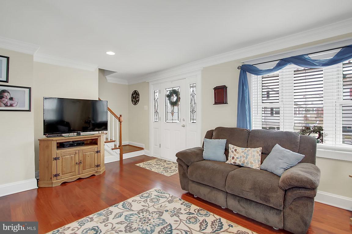 7902 Highpoint Road Baltimore, MD 21234 - Photo 4 of 28 Living Room