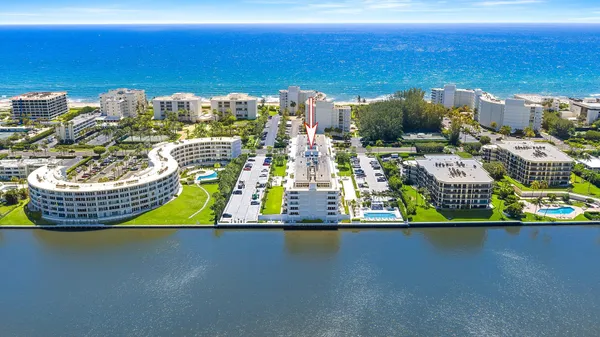 $1,275,000 | 2773 South Ocean Boulevard, Unit 209, Palm Beach, FL 33480