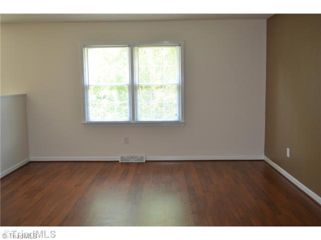 5721 Styers Ferry Road Clemmons, NC 27012 - Photo 3 of 13 Den/Family/Great Room.