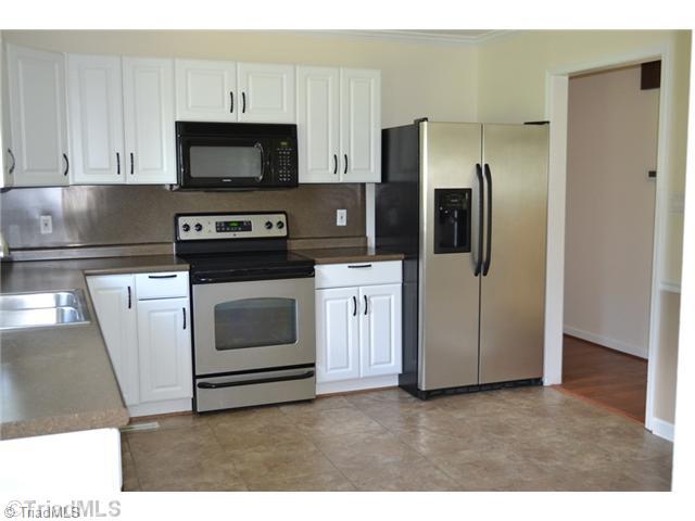 5721 Styers Ferry Road Clemmons, NC 27012 - Photo 5 of 13 Kitchen.