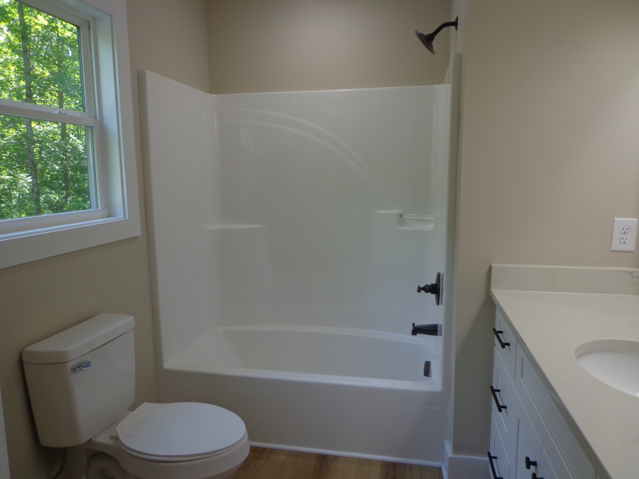 700 Hillcrest Road Waverly, TN 37185 - Photo 29 of 49 a bathroom with a sink a toilet and a bathtub