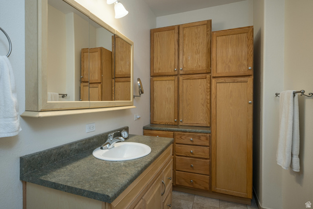 684 Blue Mountain Ridge Monticello, UT 84535 - Photo 44 of 71 Bathroom with vanity