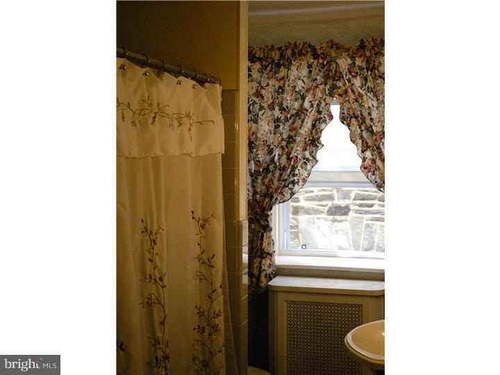 7100 Llanfair Road Upper Darby, PA 19082 - Photo 15 of 20